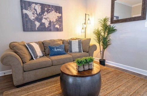 Montgomery Apartment | Snug Stay in Cottage Hill | Pet-Friendly 1BR Apt