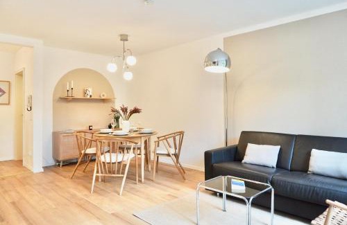 Worthsee Apartment | Snug Stays 2 - Design 1-Zimmer-Studio am See mit Terrasse, Garten, Badestelle vor dem Haus