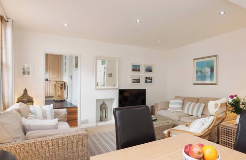 Dartmouth Cottage | Snugglers Cove Apt 2
