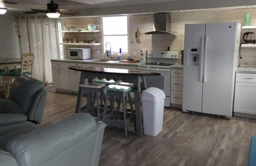 Truckland House | So Beachy! Pet-friendly and free early check in!