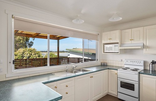 Greens Beach House | So close to the beach