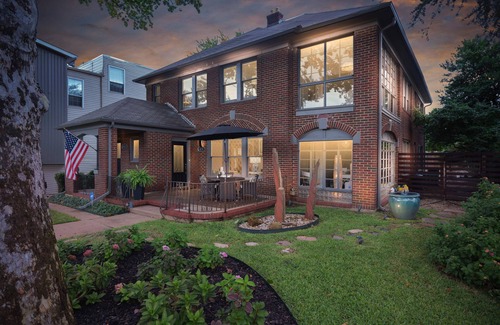 Oak Lawn House | So Cozy meets Luxe in Uptown and Oak Lawn - the heartbeat of Dallas!