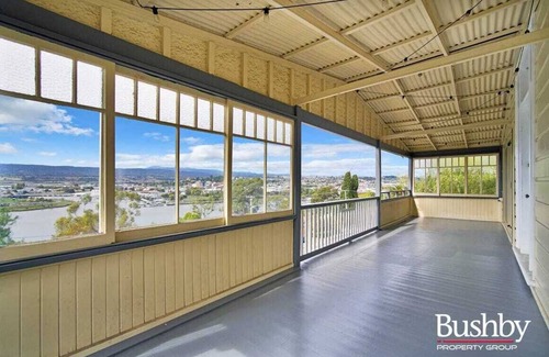 Trevallyn House | So Much to Do, So Little Time. 4 Bedroom 5 Bed, Old Charmer, 5 plus Star Views