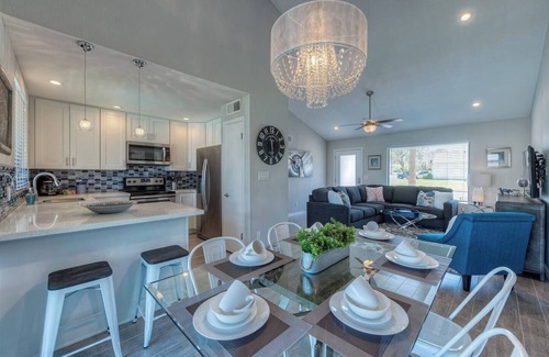 Eagle Hills House | So Private! Home with FREE heated pool! by SPJ Hosting