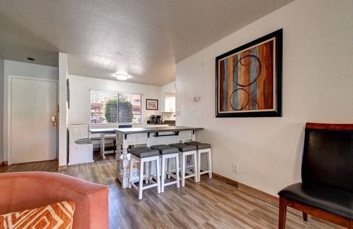 Paradise Valley Village House | So SnAZzy Ground Floor King