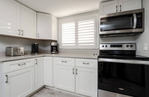 Beachview Country Club Estates Condo | Soak in stunning Gulf views from Sundial N301, a stylishly updated third-floor condo on Sanibel