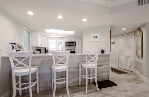 Beachview Country Club Estates Condo | Soak in stunning Gulf views from Sundial N301, a stylishly updated third-floor condo on Sanibel
