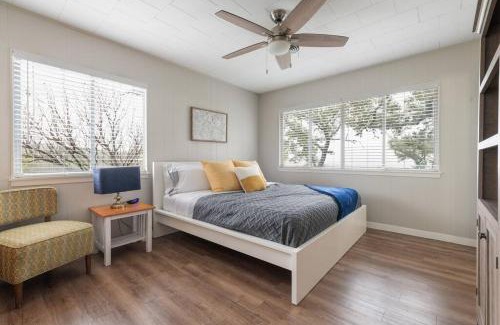 Oatmeal House | Soak up the Sunrise over the Hill Country Colorado River Valley