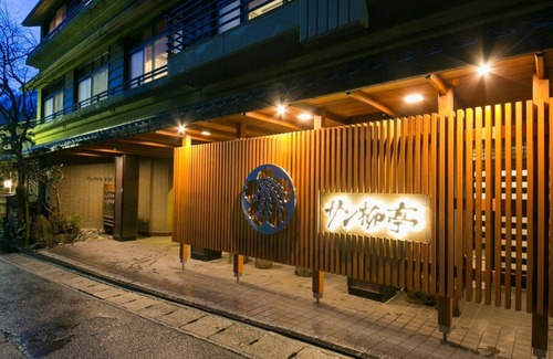 Kurobe Hotel | Soaking in the openair bath and admiring the supe/Kurobe Toyama