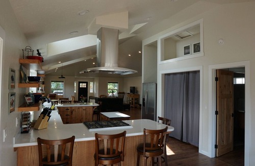 Seward House | Sockeye house 420 3rd ave Large house located in downtown Accommodates up to 12