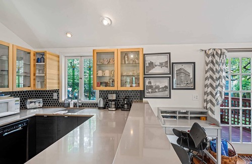 Travis Heights Apartment | SoCo District, Pool | Garden Cottage, Park Lane