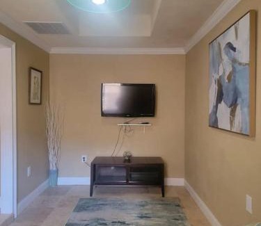 Edgewood Apartment | SODO Stay - Downtown Orlando with Waterfall & Pool