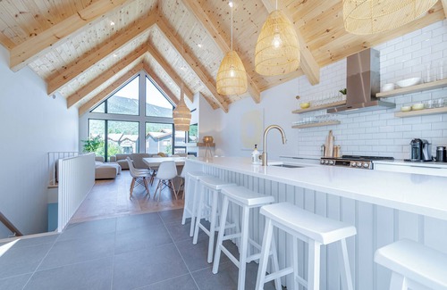 Beaupre Ski Chalet | SOFA VILLAS | 106 | Cozy Chalet at the Ste-Anne Mountain