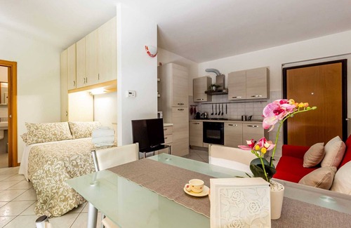 Como Apartment | Sofia House Garden and Private Garage