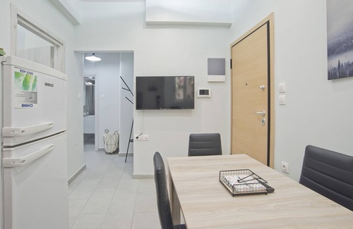Peiraiki Apartment | Sofia's Home Piraeus Modern, Reno, Fully Equipped