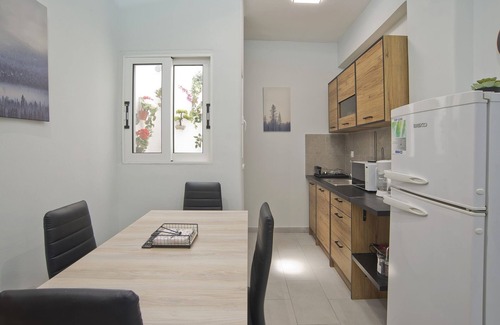 Peiraiki Apartment | Sofia's Home Piraeus Modern, Reno, Fully Equipped