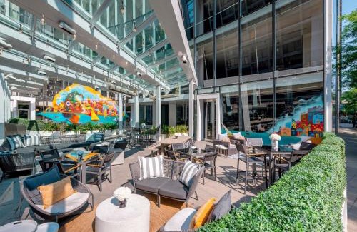 Rush and Division Hotel | Sofitel Chicago Magnificent Mile