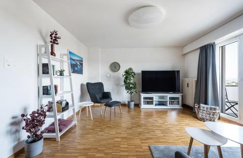 Kreuzlingen Apartment | SOHO 8 !Lake-Mountain View & Free Parking!