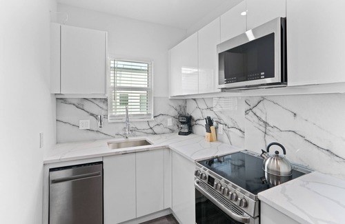 New Suburb Beautiful Apartment | SoHo/Hyde Park Luxury 1 BR Apt