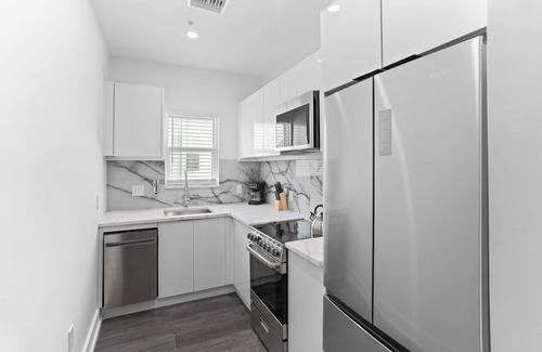 New Suburb Beautiful Apartment | SoHo/Hyde Park Luxury 1 BR Apt