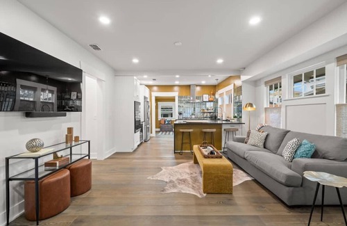 Courier City - Oscawana House | Soho Serenity by Brightwild Pool Hot Tub