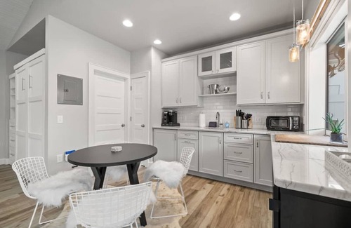 Courier City - Oscawana House | Soho Serenity by Brightwild Pool Hot Tub