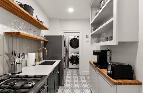 SoHo Apartment | Soho Siesta Stunning Soho Apt w Private Balcony