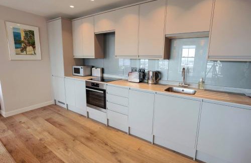 Ramsgate Apartment | SoHot Stays The Royal Suite Harbour Views Sleeps 4