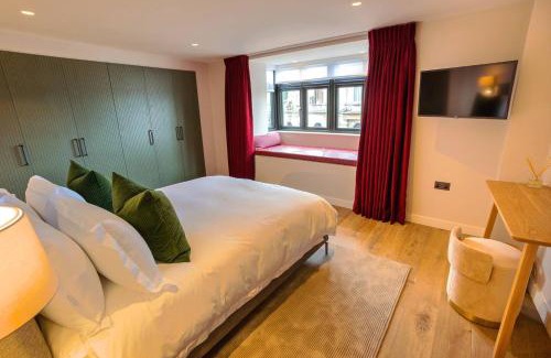 Ramsgate Apartment | SoHot Stays The Royal Suite Harbour Views Sleeps 4