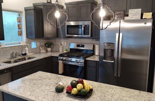 Socorro House | Soirée spacious 6-bedroom house in enjoyable El Paso located in a vibrant site.n