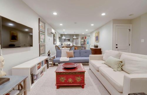 Capitol Hill Apartment | Sojourn BBQ & Secluded Patio in Capitol Hill