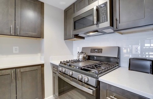 Court House Apartment | Sojourn | Courtland Towers Metro Accessible