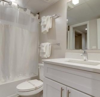Court House Apartment | Sojourn Courtland Towers