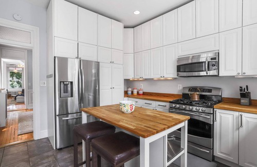 Capitol Hill Apartment | Sojourn Lovely Hill Home w/Backyard near DC Icons