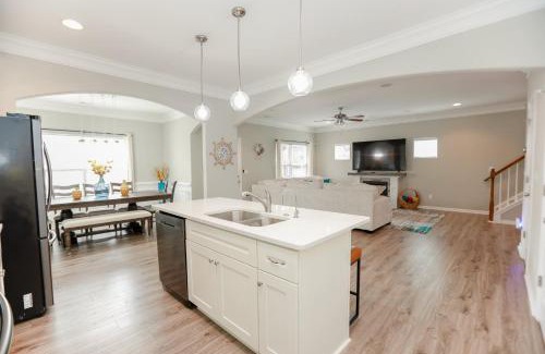 East Ocean View House | Sojourn Palm Tree Family Oasis 4 BR