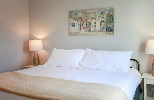 Chic's Beach Apartment | Sojourn's Sea Views with Balcony Sleeps 10