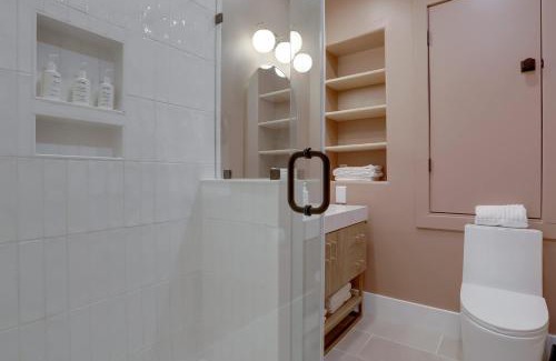 Stanton Park Apartment | Sojourn's Stanton Park Home Sleeps 4