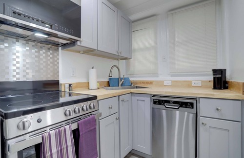 Dupont Circle Apartment | Sojourn Studio Cosmopolitan Pad 5 Min from Metro