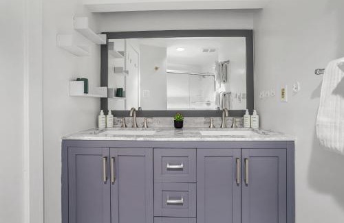 Dupont Circle Apartment | Sojourn Top-tier Walk Score by Chic Local Eateries