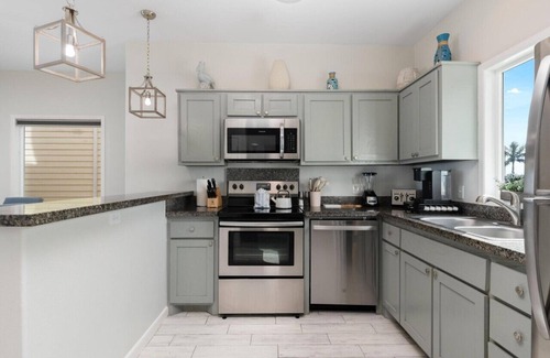 Port Isabel House | SOL-STICE | 2BD Waterfront Kid & Pet Friendly Home