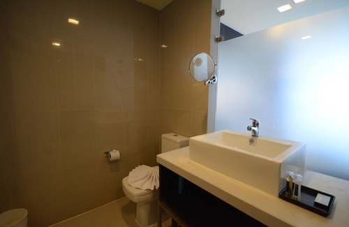 Nong Bon Hotel | Solace @ Srinakarin