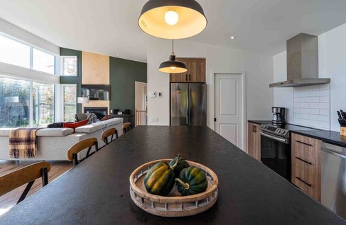 Les Eboulements Ski Chalet | Solar 79: Panoramic Views, Spa, Trails, & Privacy