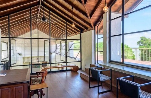 Ekala Villa | Solar Crab