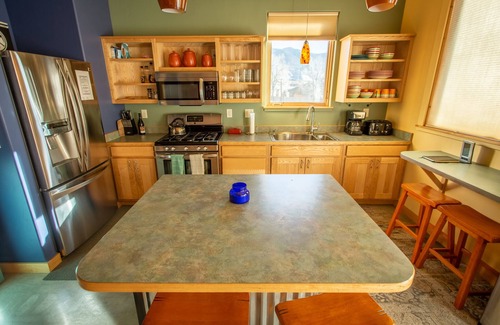 Salida House | Solar Home in Downtown Salida, 2 blocks to Arkansas River on Monarch Spur Trail!