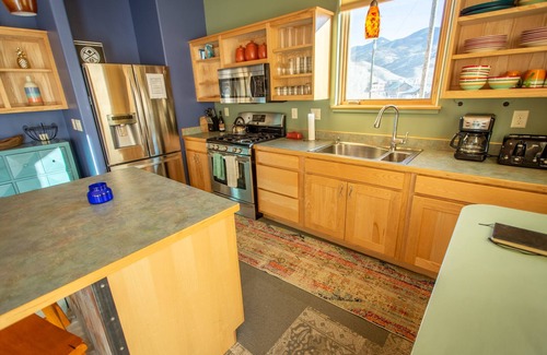 Salida House | Solar Home in Downtown Salida, 2 blocks to Arkansas River on Monarch Spur Trail!