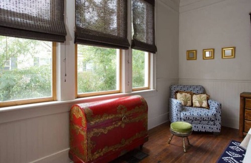 Thomas Square Condo | Solar Powered Suite In Starland