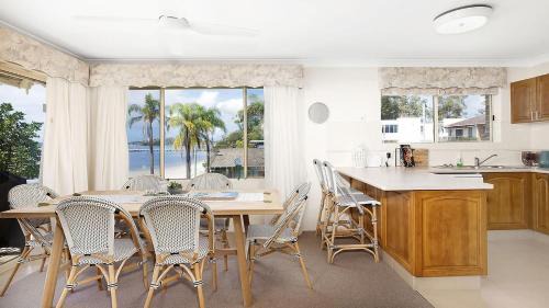 Soldiers Point Apartment | Soldiers Point Absolute Waterfront The Peninsula