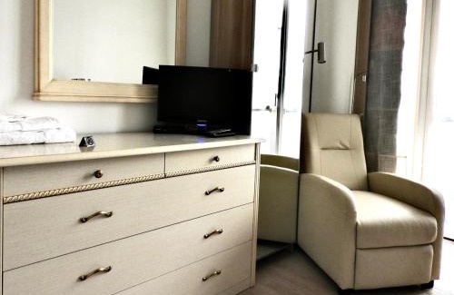 Parabiago House | Sole tra i pini - foresteria lombarda