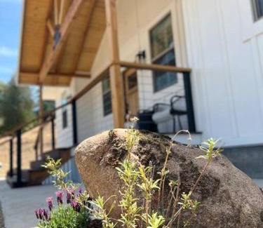 Three Rivers Villa | Soleil Luna 2 miles from Sequoia Park Entrance