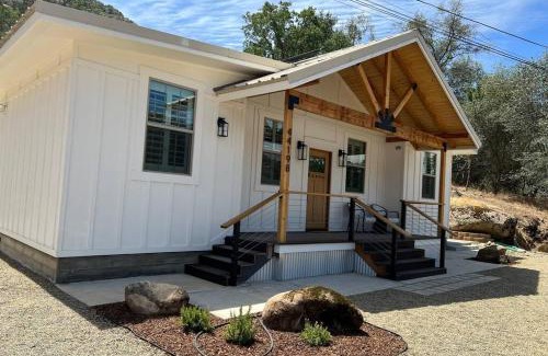 Three Rivers Villa | Soleil Luna 2 miles from Sequoia Park Entrance